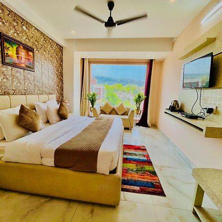 Hotel Golden Temple View By La Casa, Amritsar #Top Rated #Most Awarded #Swimming Pool #Prime Location #Luxury Rooms #Parking #Rooftop Cafe エクステリア 写真