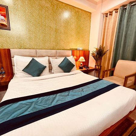 Hotel Golden Temple View By La Casa, Amritsar #Top Rated #Most Awarded #Swimming Pool #Prime Location #Luxury Rooms #Parking #Rooftop Cafe エクステリア 写真