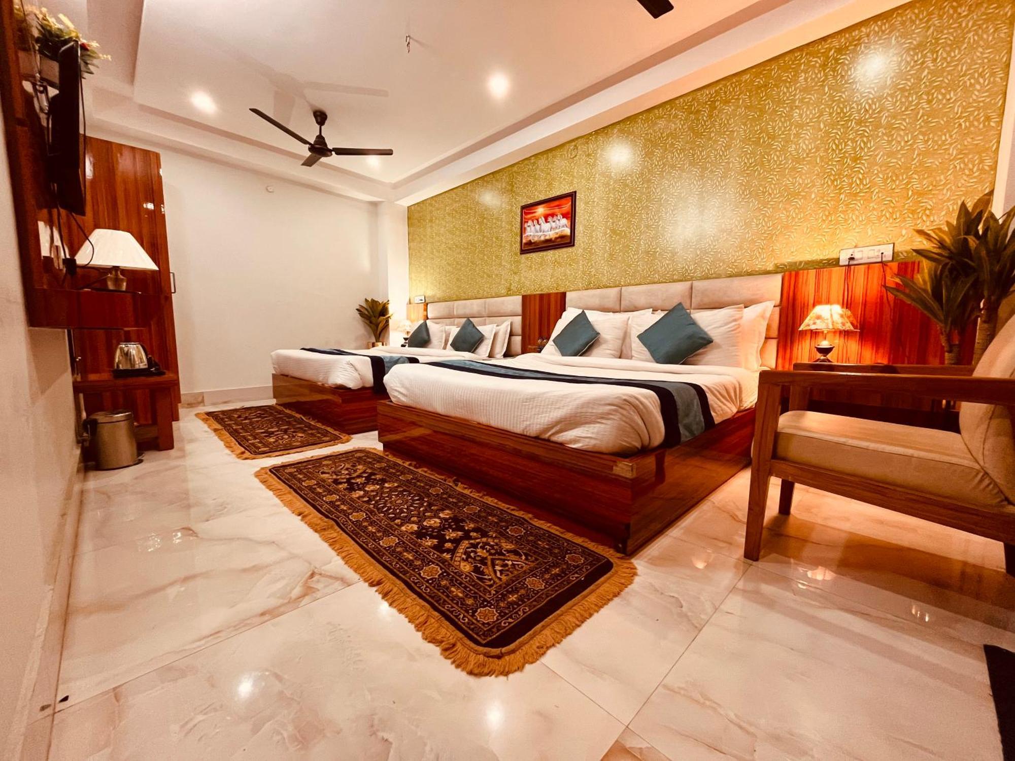 Hotel Golden Temple View By La Casa, Amritsar #Top Rated #Most Awarded #Swimming Pool #Prime Location #Luxury Rooms #Parking #Rooftop Cafe エクステリア 写真