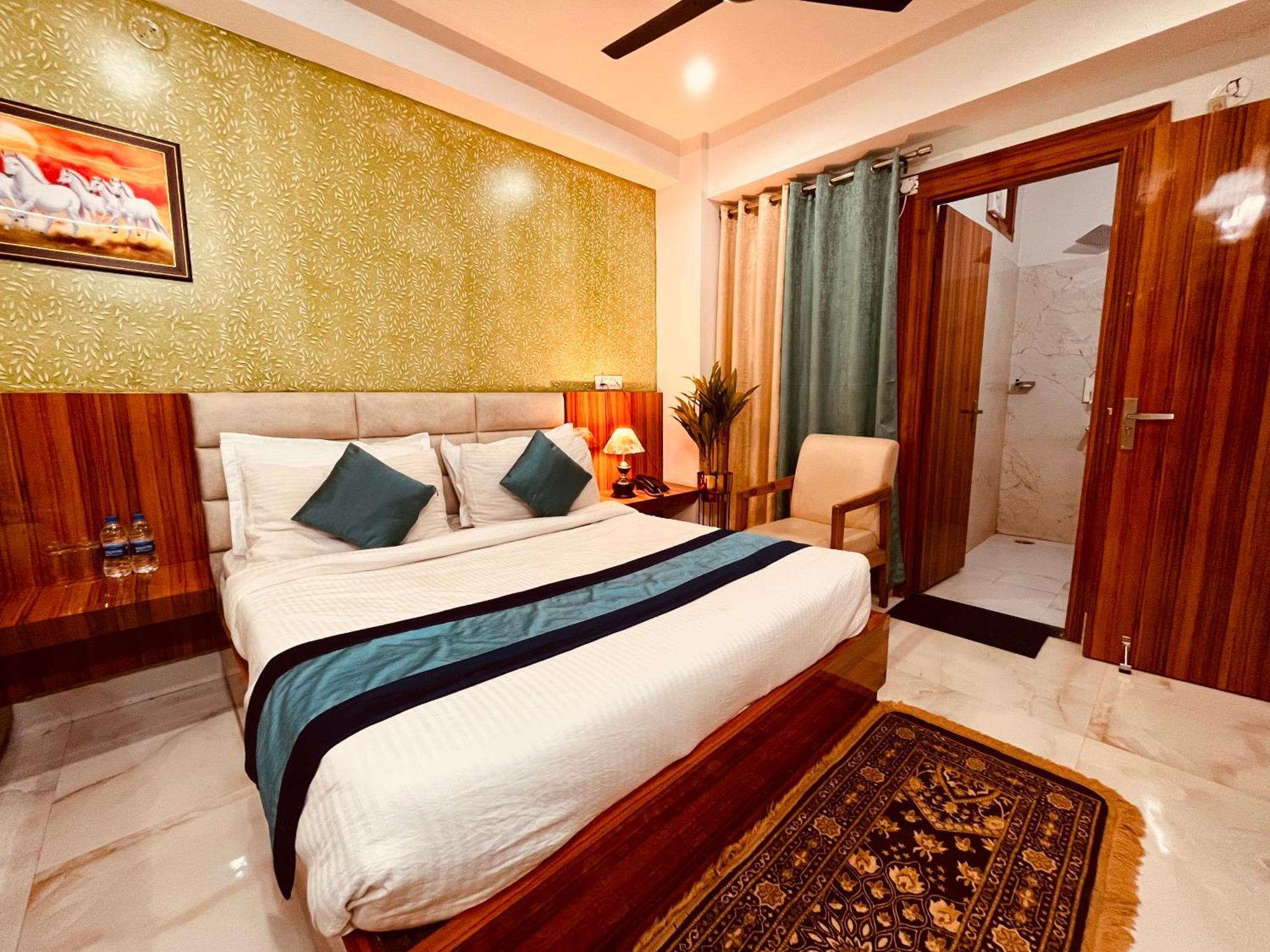 Hotel Golden Temple View By La Casa, Amritsar #Top Rated #Most Awarded #Swimming Pool #Prime Location #Luxury Rooms #Parking #Rooftop Cafe エクステリア 写真