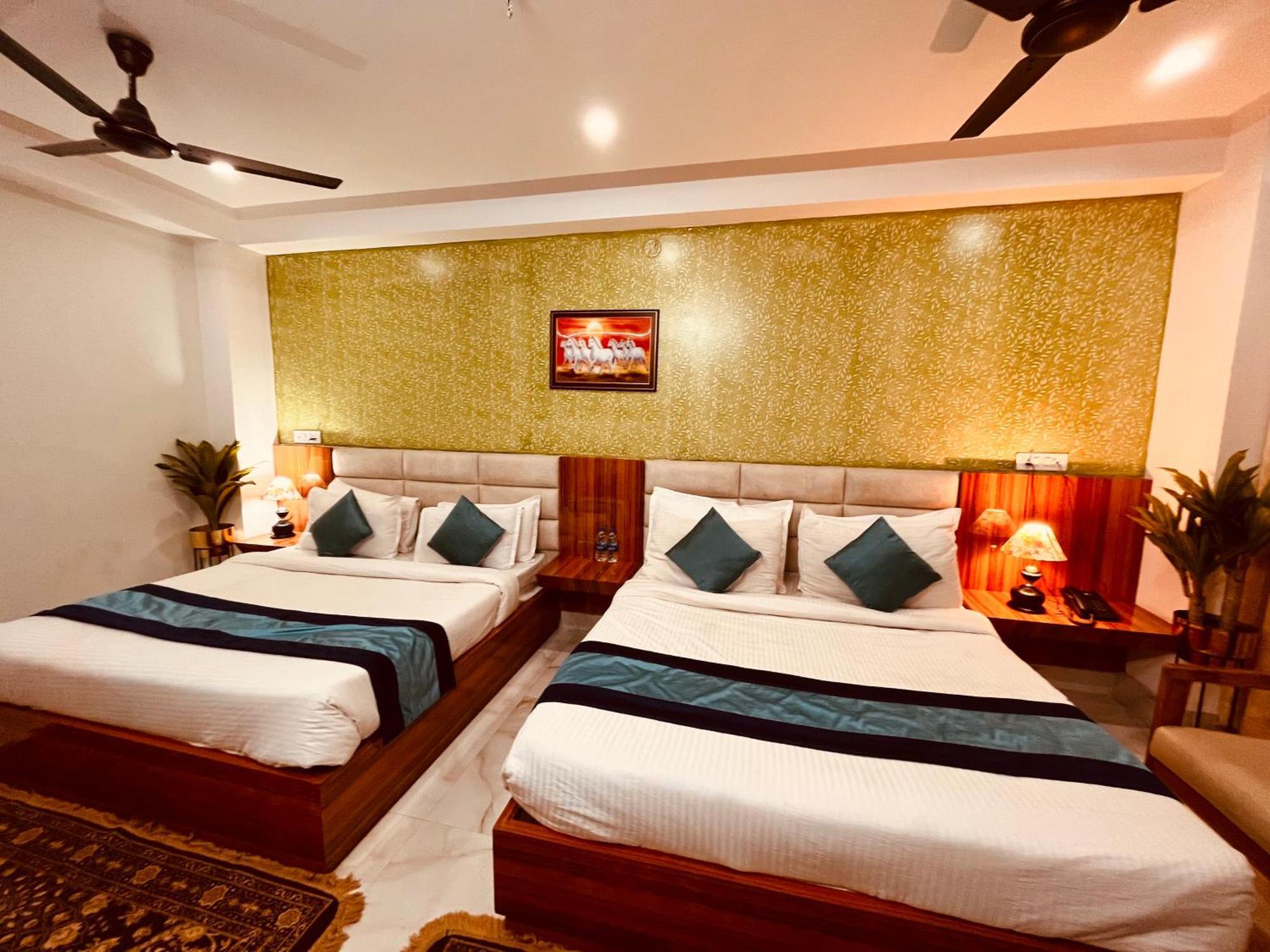 Hotel Golden Temple View By La Casa, Amritsar #Top Rated #Most Awarded #Swimming Pool #Prime Location #Luxury Rooms #Parking #Rooftop Cafe エクステリア 写真