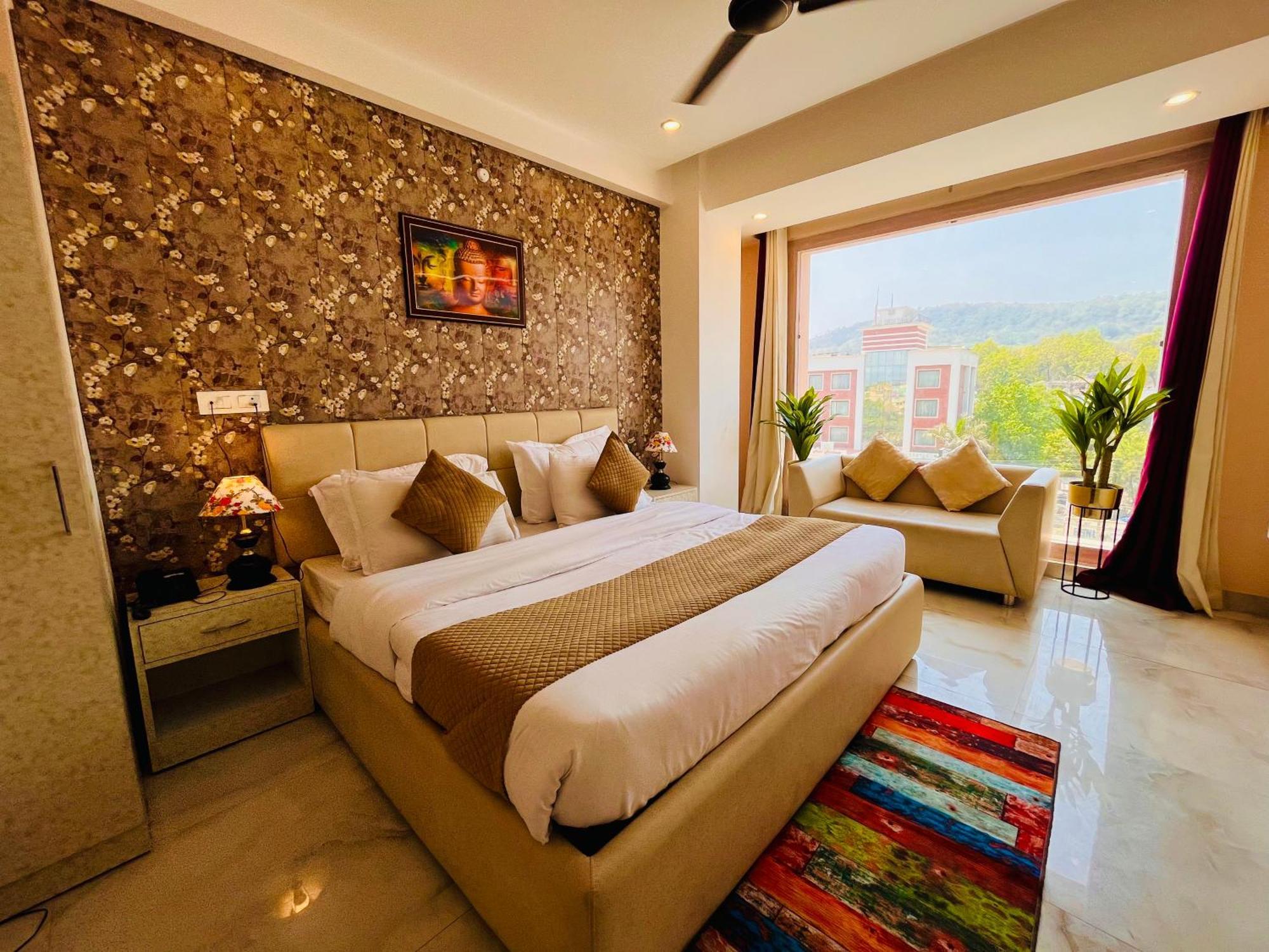 Hotel Golden Temple View By La Casa, Amritsar #Top Rated #Most Awarded #Swimming Pool #Prime Location #Luxury Rooms #Parking #Rooftop Cafe エクステリア 写真