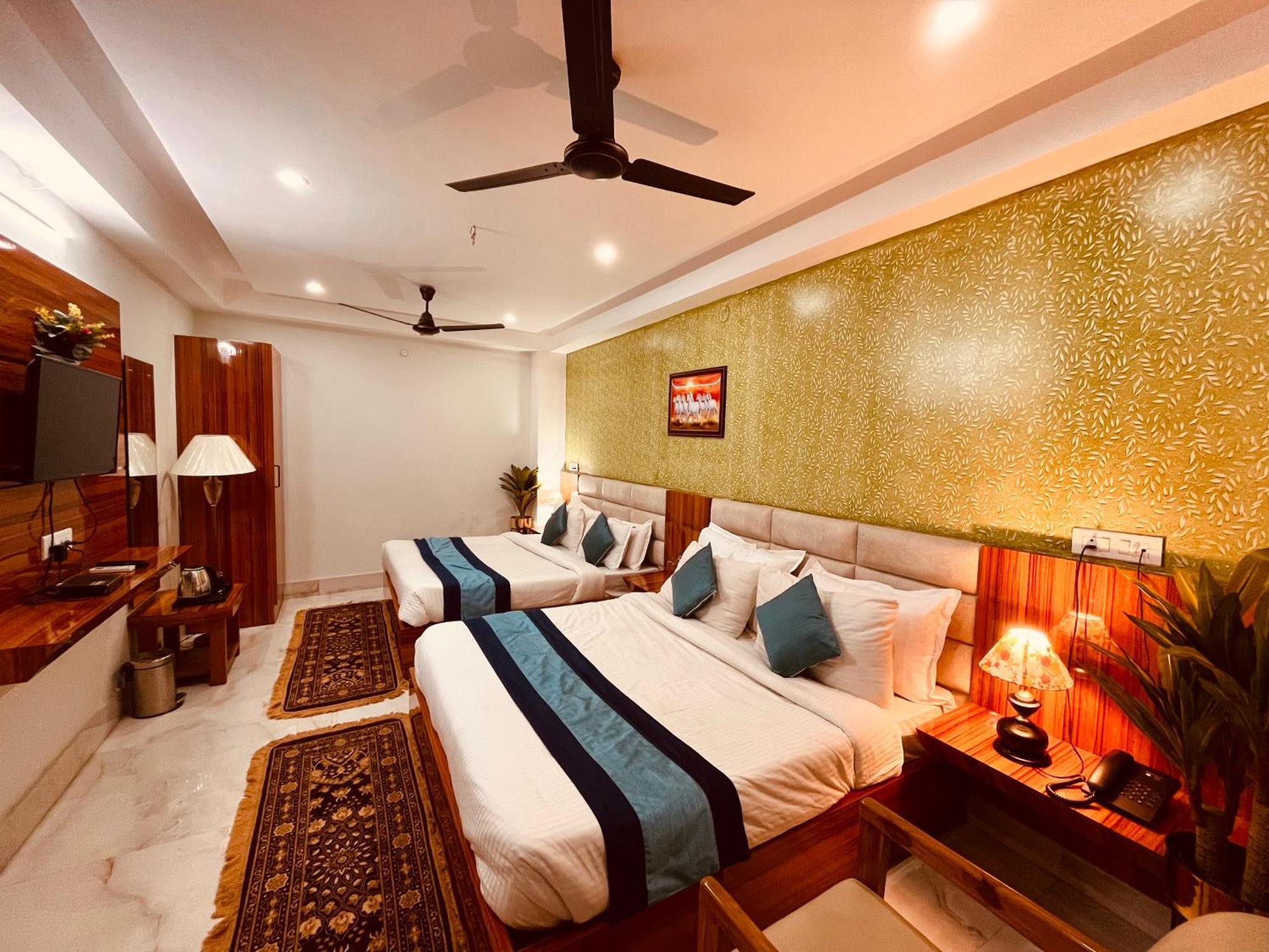 Hotel Golden Temple View By La Casa, Amritsar #Top Rated #Most Awarded #Swimming Pool #Prime Location #Luxury Rooms #Parking #Rooftop Cafe エクステリア 写真