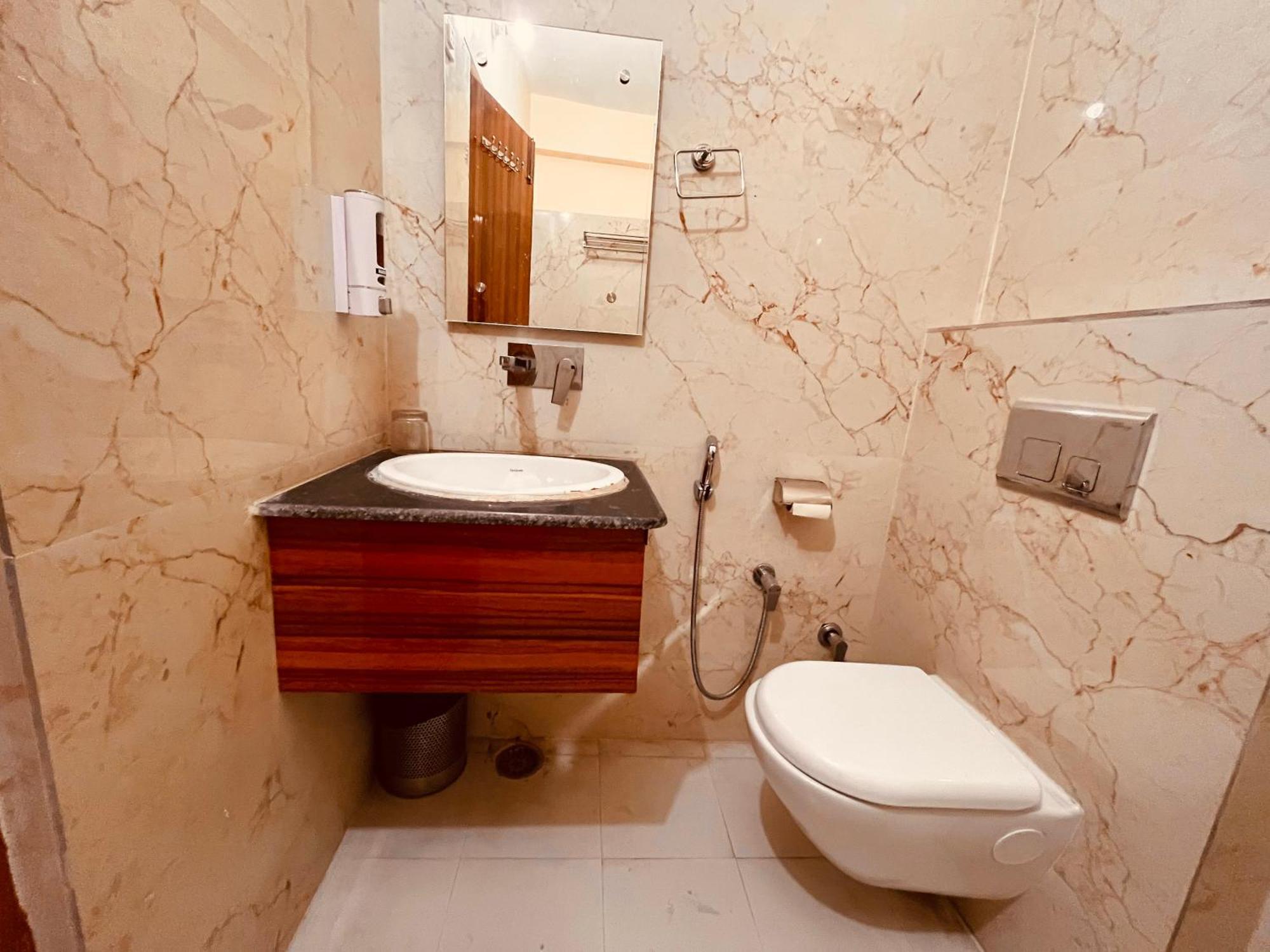 Hotel Golden Temple View By La Casa, Amritsar #Top Rated #Most Awarded #Swimming Pool #Prime Location #Luxury Rooms #Parking #Rooftop Cafe エクステリア 写真