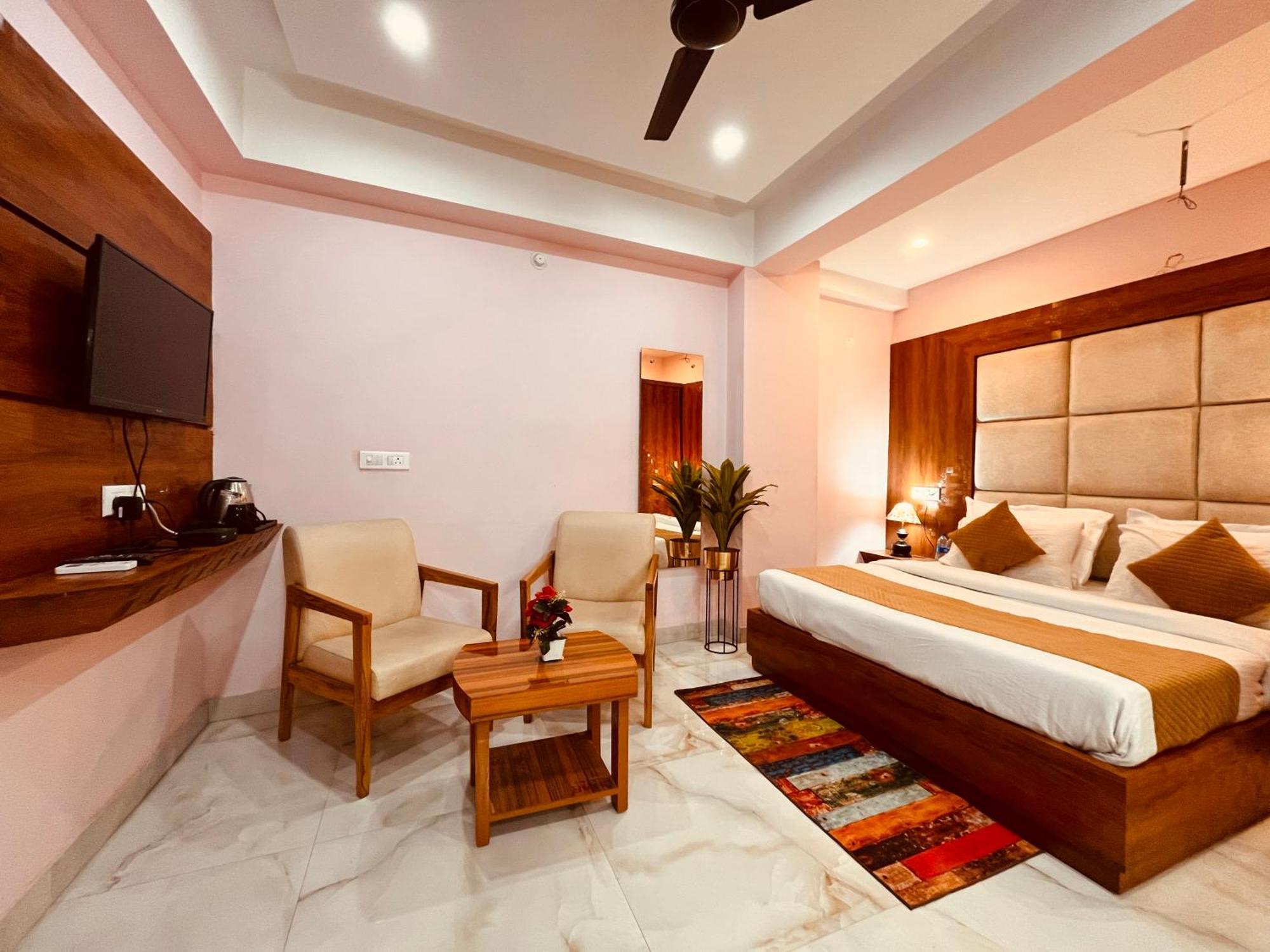 Hotel Golden Temple View By La Casa, Amritsar #Top Rated #Most Awarded #Swimming Pool #Prime Location #Luxury Rooms #Parking #Rooftop Cafe エクステリア 写真