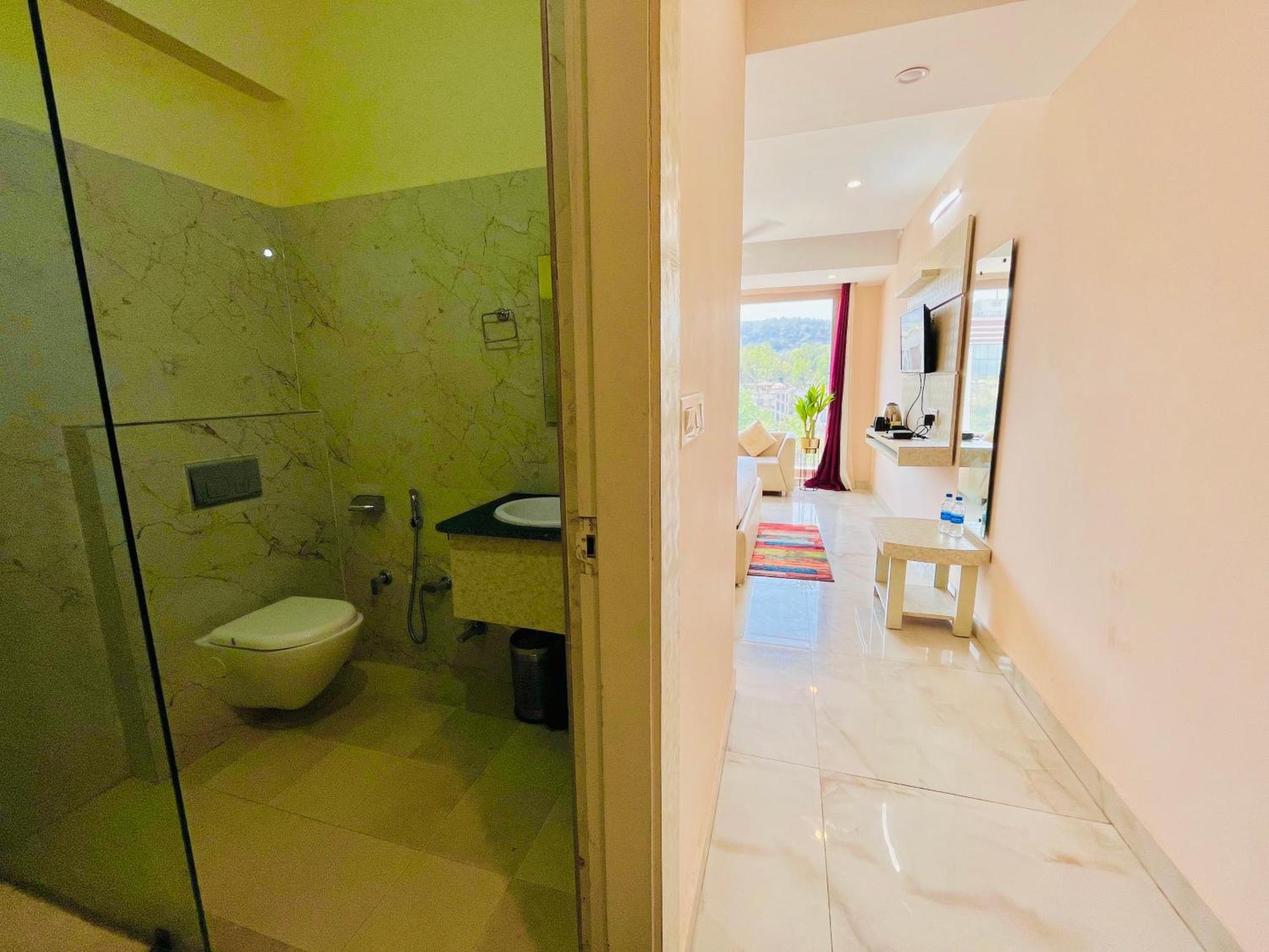 Hotel Golden Temple View By La Casa, Amritsar #Top Rated #Most Awarded #Swimming Pool #Prime Location #Luxury Rooms #Parking #Rooftop Cafe エクステリア 写真