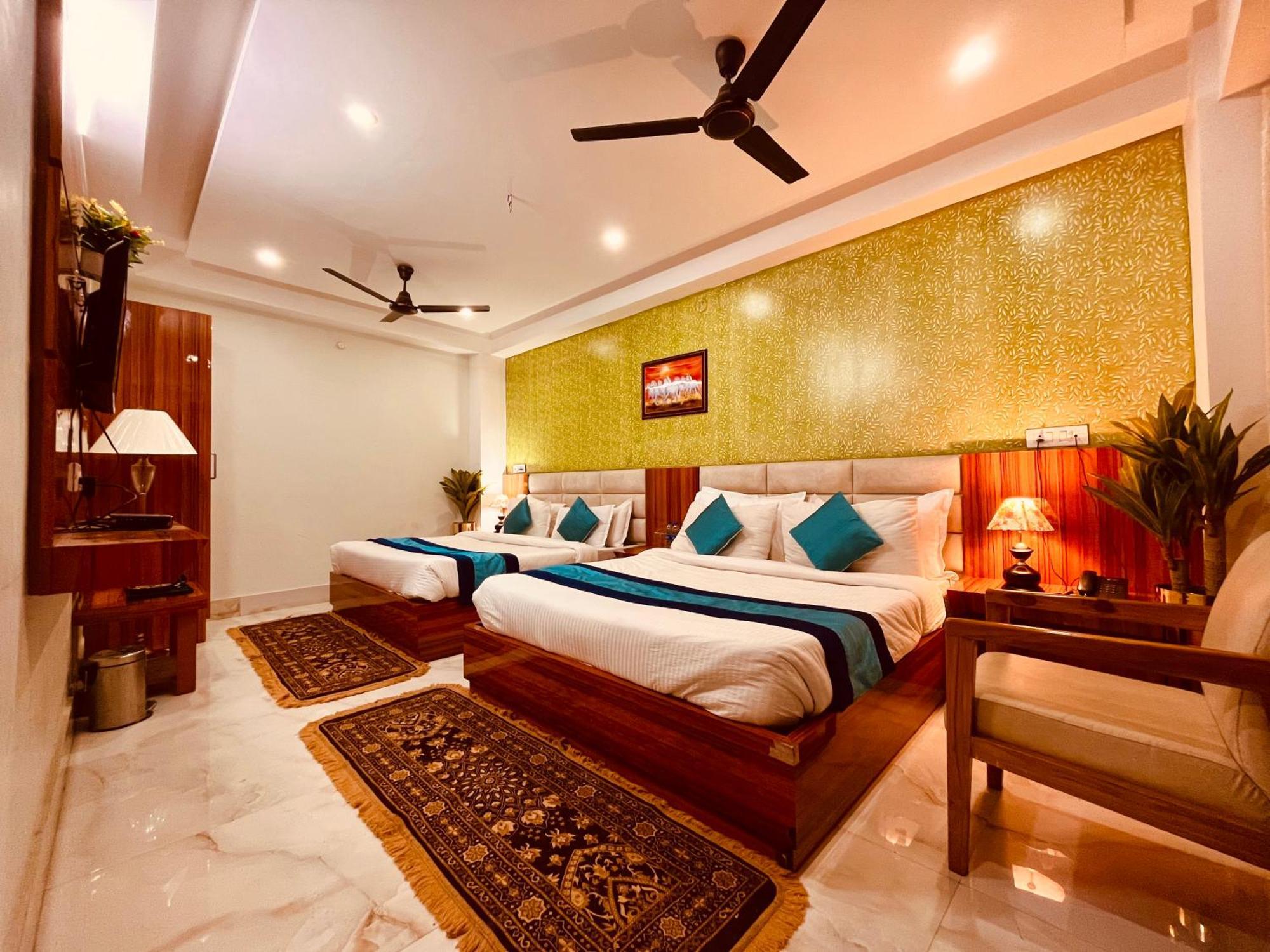Hotel Golden Temple View By La Casa, Amritsar #Top Rated #Most Awarded #Swimming Pool #Prime Location #Luxury Rooms #Parking #Rooftop Cafe エクステリア 写真