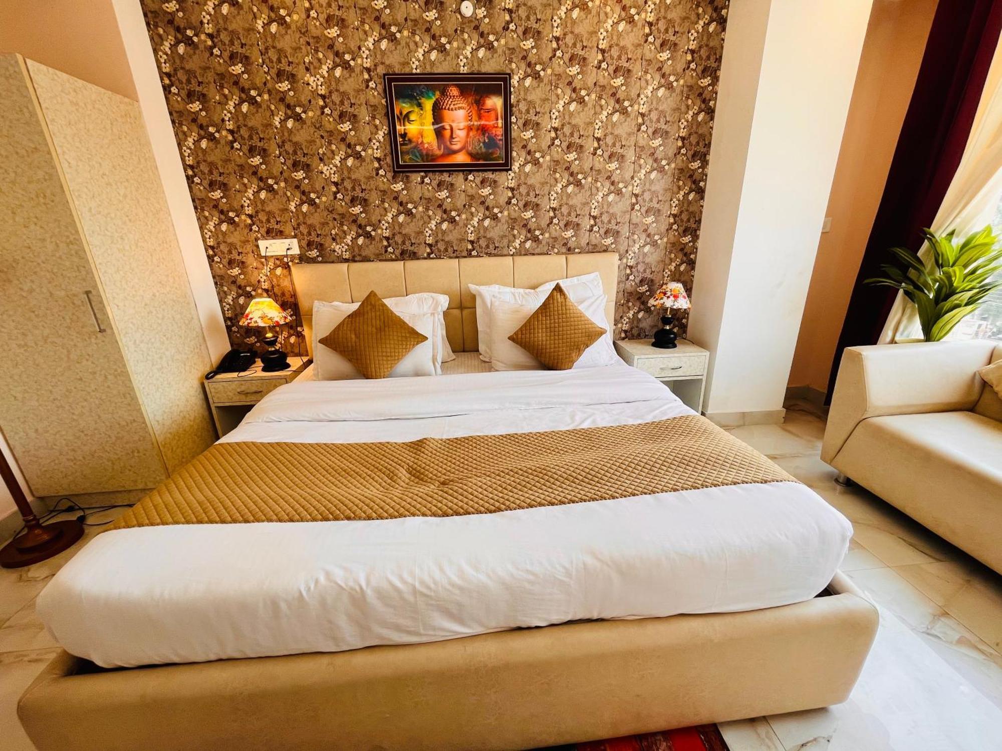 Hotel Golden Temple View By La Casa, Amritsar #Top Rated #Most Awarded #Swimming Pool #Prime Location #Luxury Rooms #Parking #Rooftop Cafe エクステリア 写真
