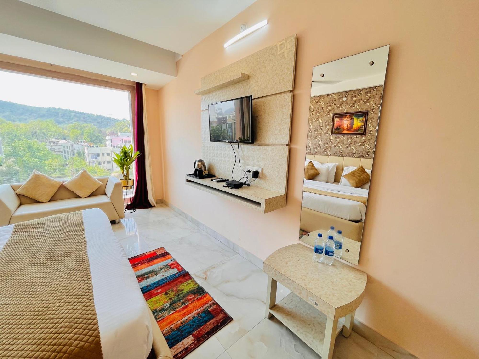 Hotel Golden Temple View By La Casa, Amritsar #Top Rated #Most Awarded #Swimming Pool #Prime Location #Luxury Rooms #Parking #Rooftop Cafe エクステリア 写真