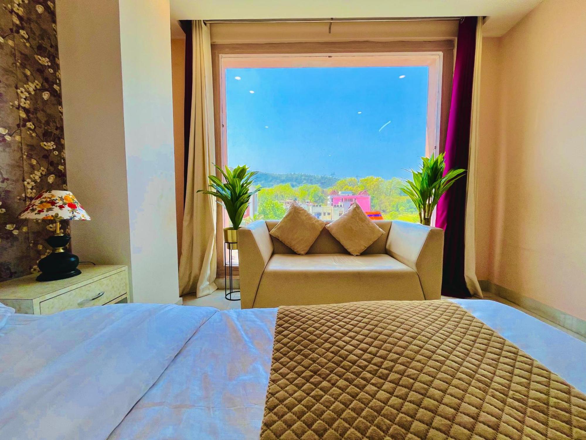 Hotel Golden Temple View By La Casa, Amritsar #Top Rated #Most Awarded #Swimming Pool #Prime Location #Luxury Rooms #Parking #Rooftop Cafe エクステリア 写真