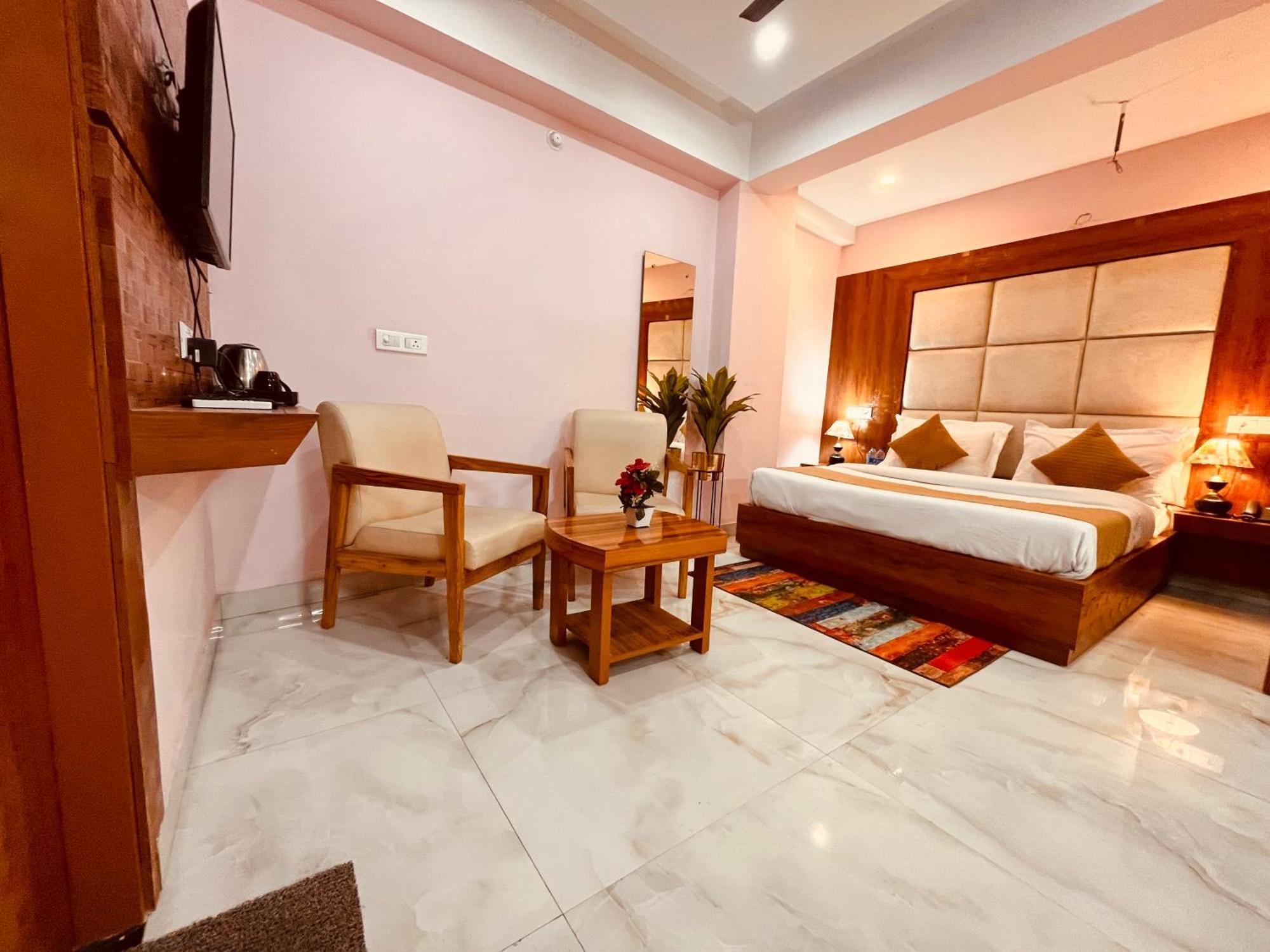 Hotel Golden Temple View By La Casa, Amritsar #Top Rated #Most Awarded #Swimming Pool #Prime Location #Luxury Rooms #Parking #Rooftop Cafe エクステリア 写真