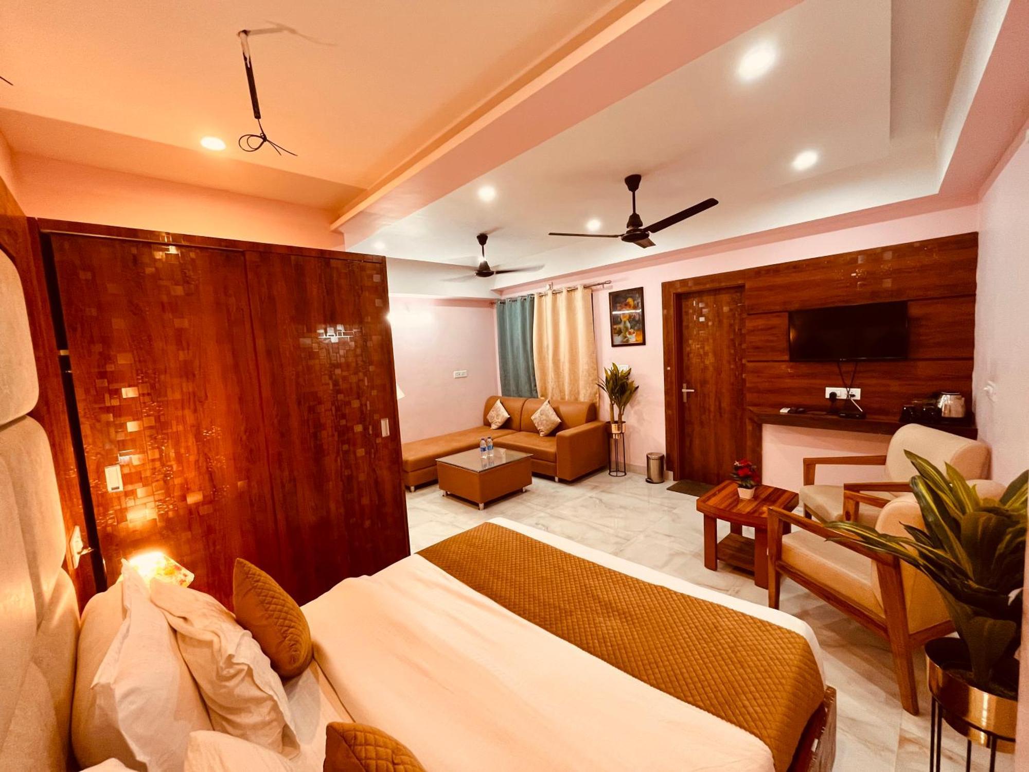 Hotel Golden Temple View By La Casa, Amritsar #Top Rated #Most Awarded #Swimming Pool #Prime Location #Luxury Rooms #Parking #Rooftop Cafe エクステリア 写真