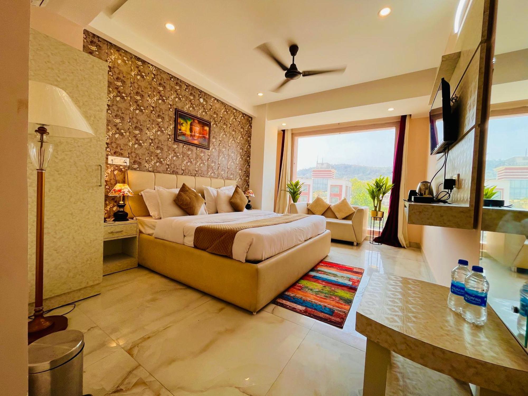 Hotel Golden Temple View By La Casa, Amritsar #Top Rated #Most Awarded #Swimming Pool #Prime Location #Luxury Rooms #Parking #Rooftop Cafe エクステリア 写真