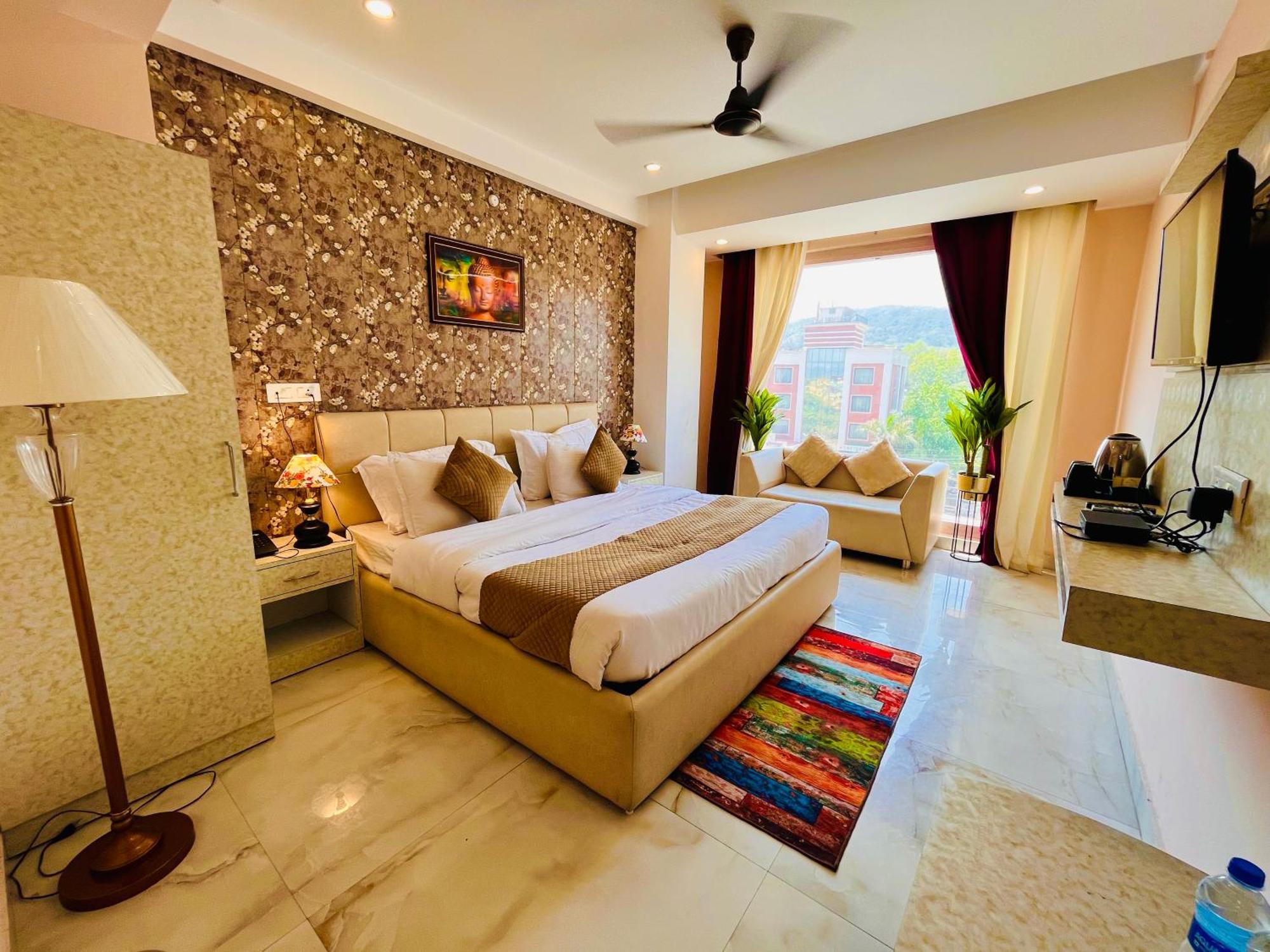 Hotel Golden Temple View By La Casa, Amritsar #Top Rated #Most Awarded #Swimming Pool #Prime Location #Luxury Rooms #Parking #Rooftop Cafe エクステリア 写真