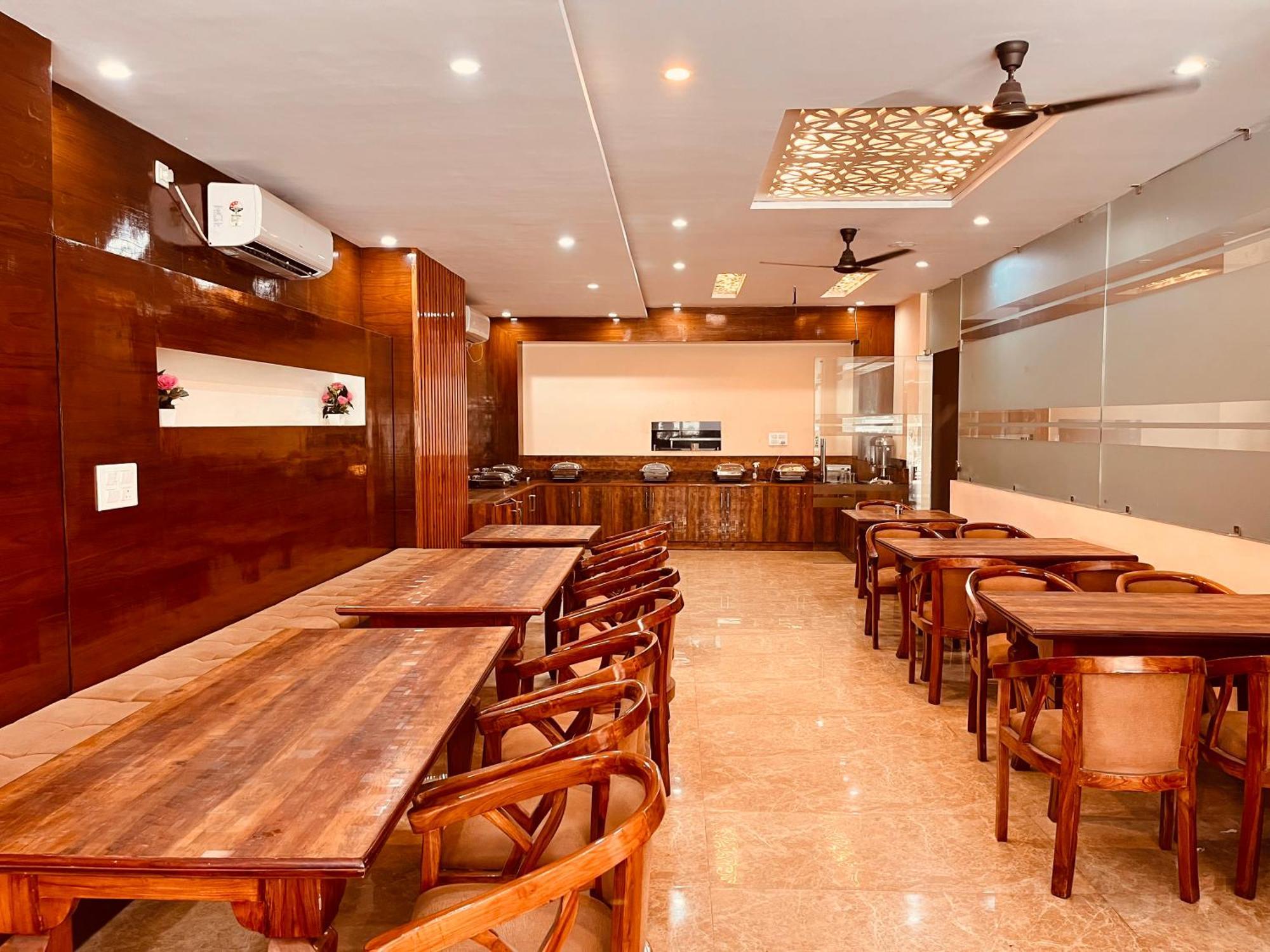 Hotel Golden Temple View By La Casa, Amritsar #Top Rated #Most Awarded #Swimming Pool #Prime Location #Luxury Rooms #Parking #Rooftop Cafe エクステリア 写真