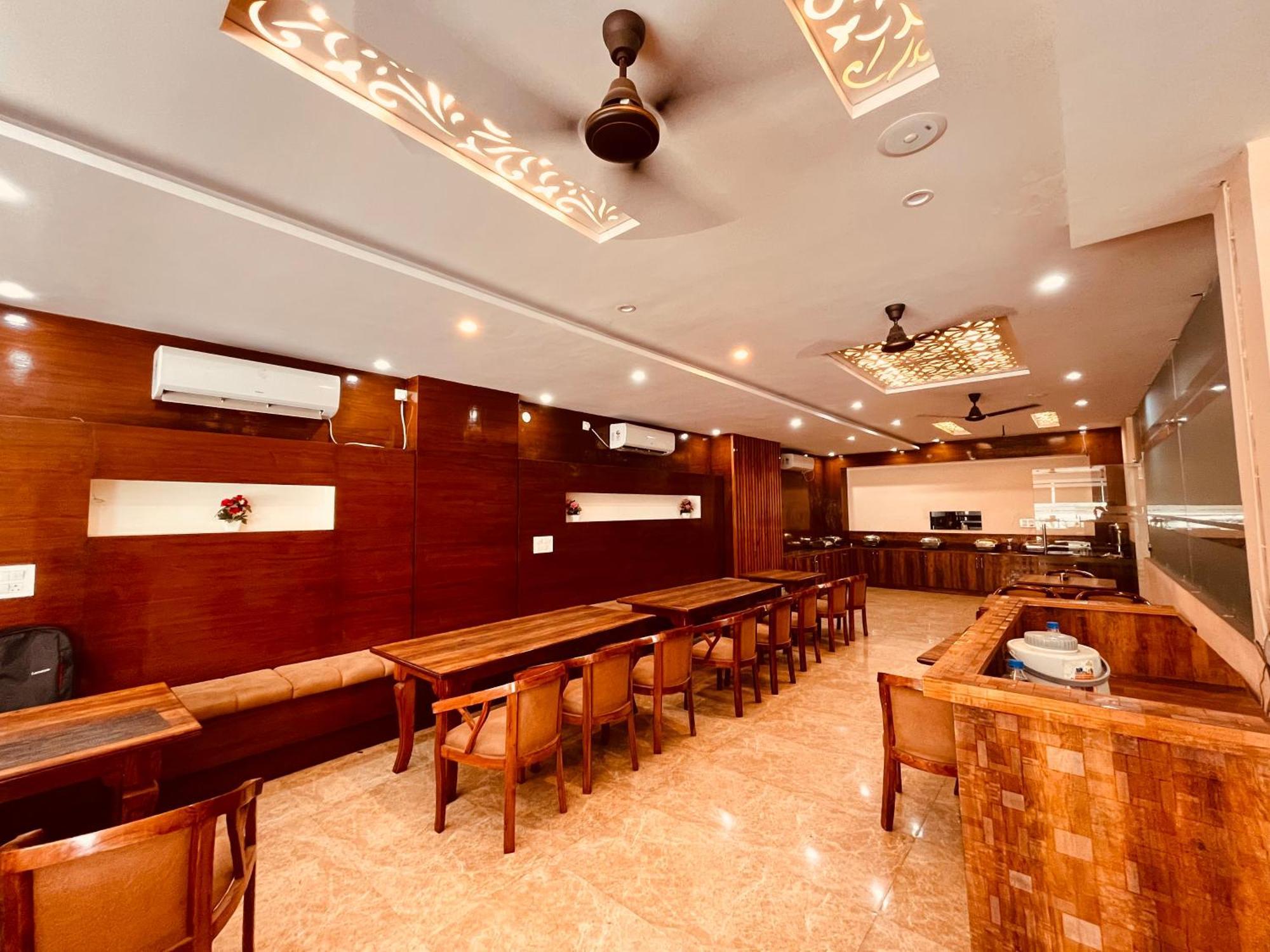 Hotel Golden Temple View By La Casa, Amritsar #Top Rated #Most Awarded #Swimming Pool #Prime Location #Luxury Rooms #Parking #Rooftop Cafe エクステリア 写真